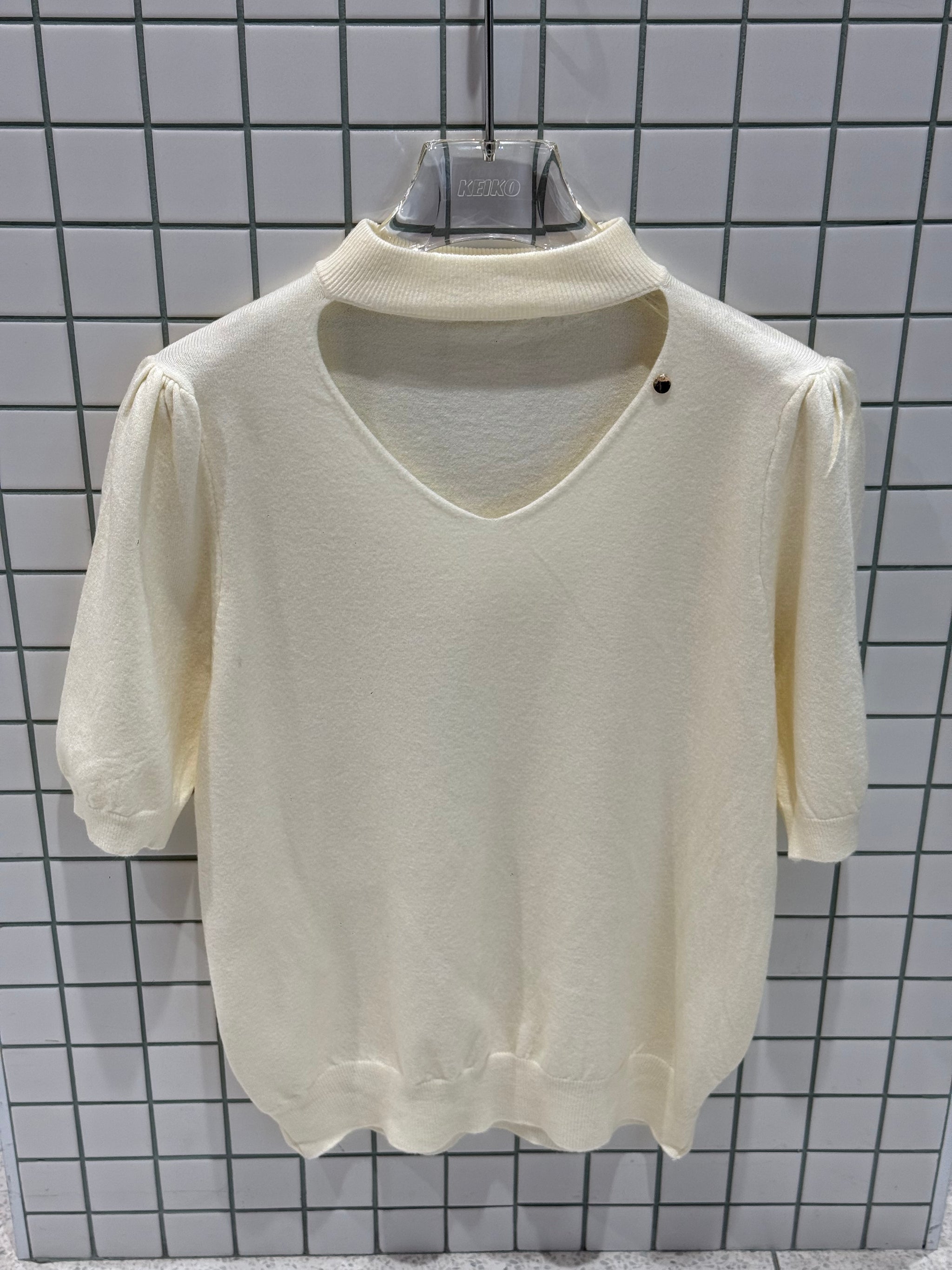 トップス keiko Cut-Out Collar Knit Top – KEIKO